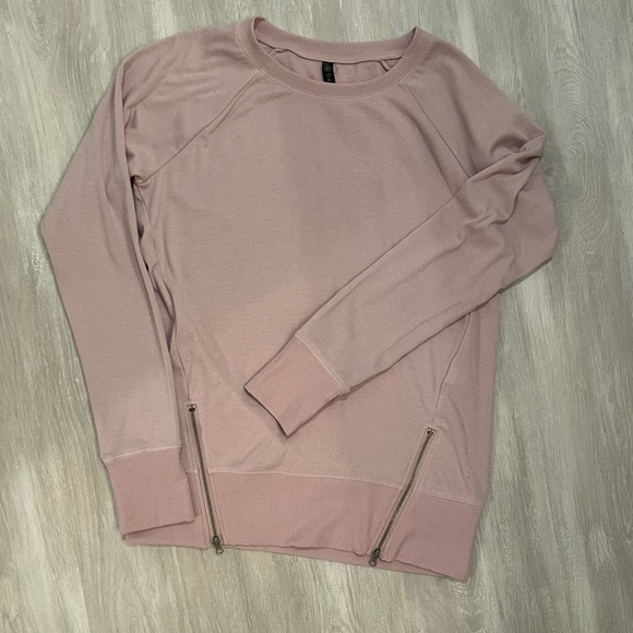 Woman’s Gaiam Side-zip Crew Neck - Picture 2 of 5